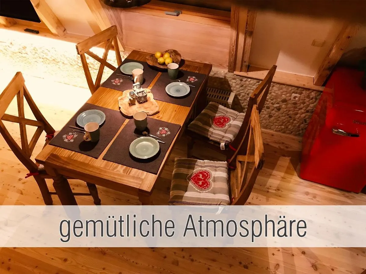 Holiday home Huette40: Ganze Huette Nah Am See Mit Privatem Whirlpool, Sauna. Umzaeunt. Waldkirchen